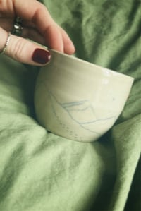 Image 2 of mug // neue wege  (blau)