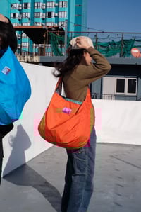 Image 4 of LW - Reversible Wavy Plaid Newspaper Bag (Wavy Green-Orange)