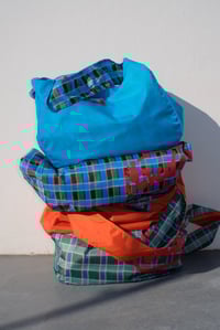 Image 5 of LW - Reversible Wavy Plaid Newspaper Bag (Wavy Blue - Blue)