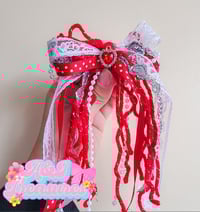 Image 2 of Yarn love bows