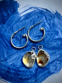 Image 2 of Creolen mit Citrin Charms