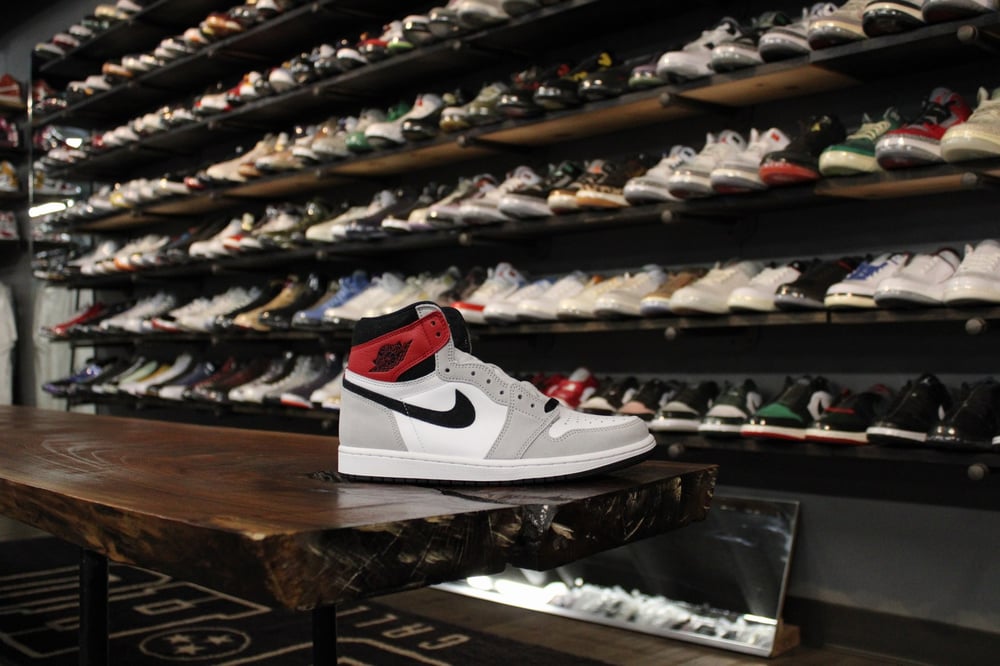 Air Jordan I (1) High "Light Smoke Grey"