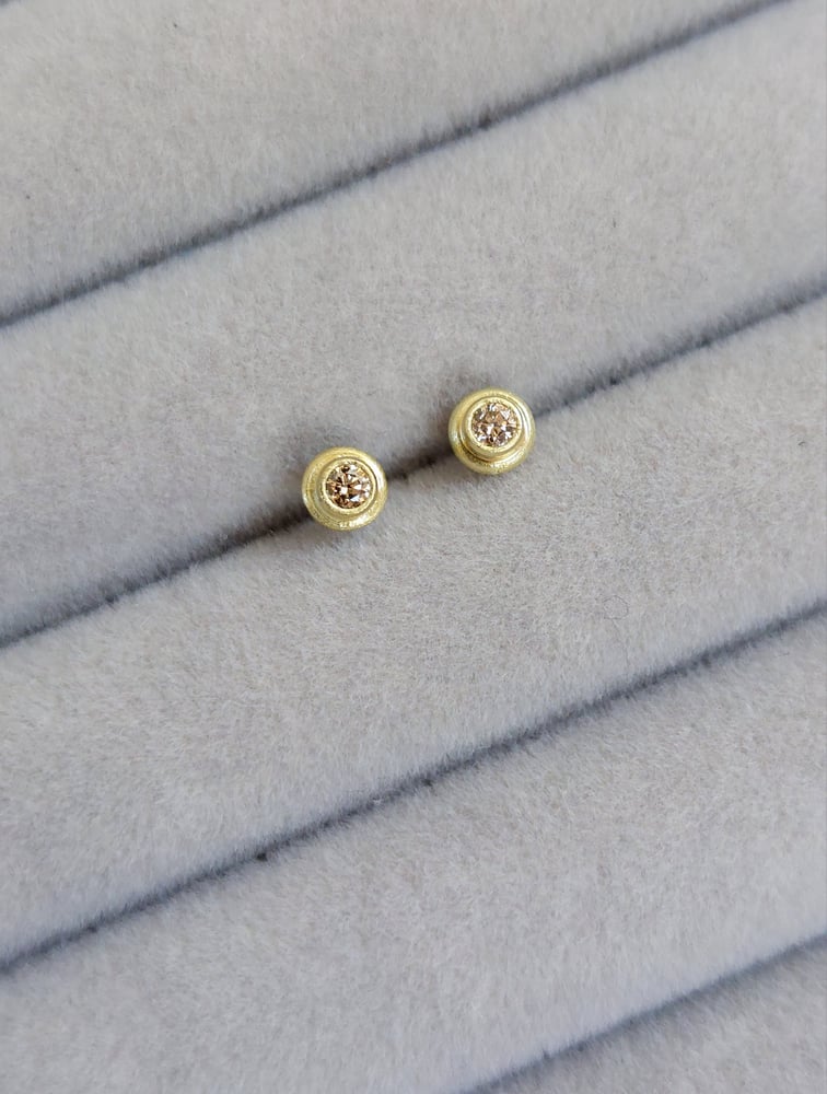 Image of Helena Earstuds with cognac diamonds, small 