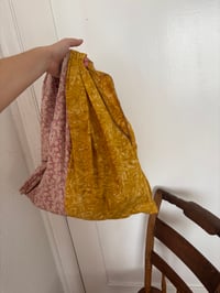 Image 3 of Circle Bag Print