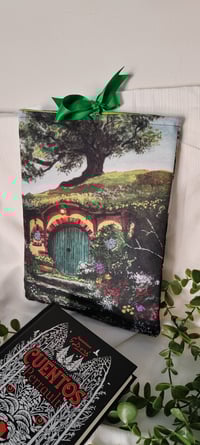 Image 2 of Funda de Libro Hobbiton