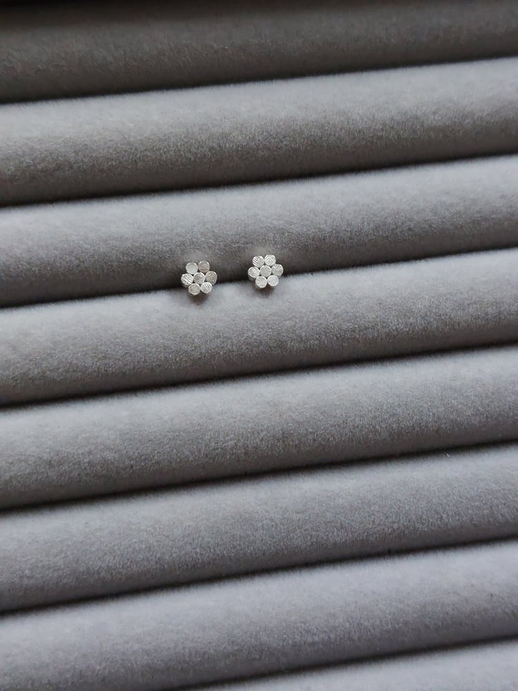 Image of Micro Millefleur Earstuds