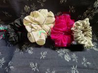 Image 2 of Linen Scrunchy Set in Cool Contrasts