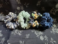Image 2 of Linen Scrunchy Set in Blue Array