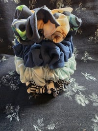 Image 1 of Linen Scrunchy Set in Blue Array