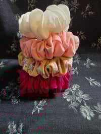 Image 1 of Linen Scrunchy Set in Pinks & Bows