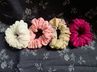 Image 2 of Linen Scrunchy Set in Pinks & Bows