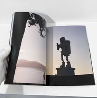 Image 7 of Book: INSTALLING A STATUE