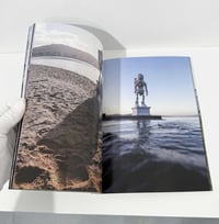 Image 6 of Book: INSTALLING A STATUE