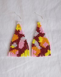 tri guy (pink red clear yellow mix)