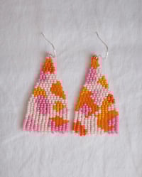 tri guy (orange pink beige mix)