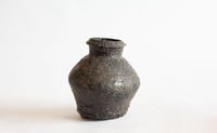 Image 3 of Bouteille-vase inclinée cuisson bois 