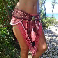 Image 10 of Rooted Peach Tribal Leaf Set - M