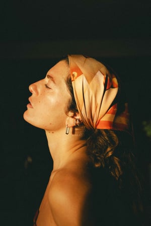 Pañuelo fruta mordida. 