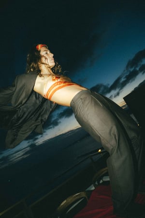 Pañuelo fruta mordida. 