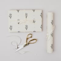 Image 1 of CREAM FLORAL BOTANICAL LUXURY GIFT WRAP PAPERS