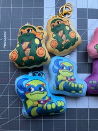 Image 3 of 8cm (2in-3in) Plush Turtle Keychain
