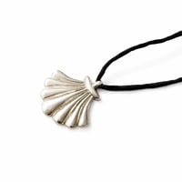 Image 3 of Scallop Shell Pendant Necklace 
