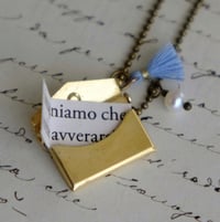 Image 1 of CUSTODIRE, collana ciondolo apribile contenente ritaglio di libro
