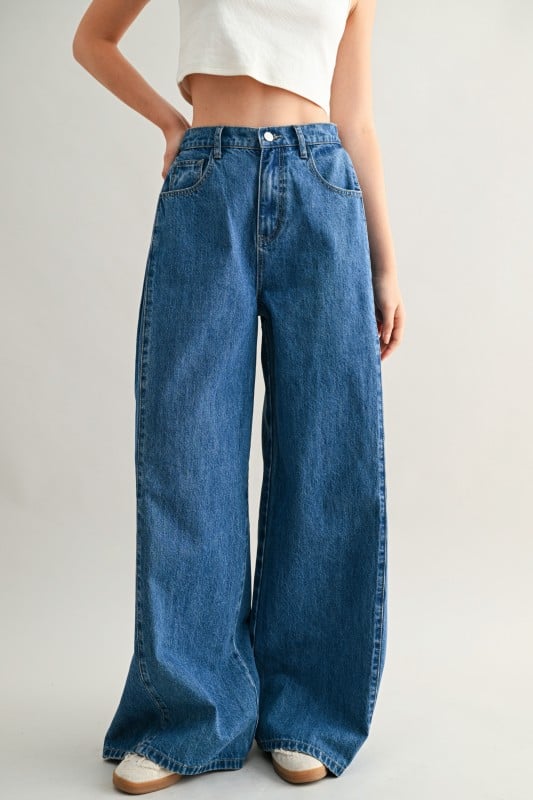 Image of The Pleated Frame Jean