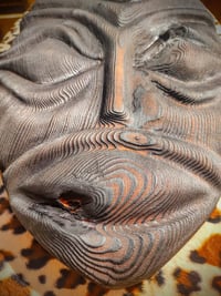 Image 3 of Maschera Tiki su scudo leopardato