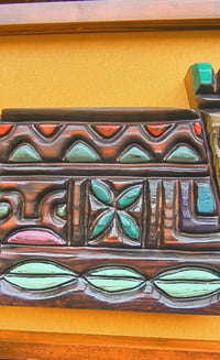 Image 3 of Scultura in legno di cedro con intagli misti Tiki moderno ispirata agli anni 70