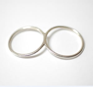 Image of Thin Curved Two Finger Ring