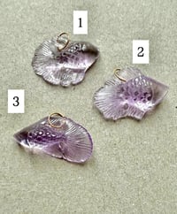 Image 1 of Charms carpe butterfly Améthyste 