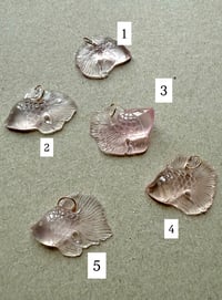 Image 1 of Charms carpes butterfly quartz rose 