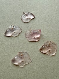 Image 2 of Charms carpes butterfly quartz rose 