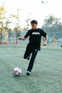 Image 2 of T-shirt “Pennie” Classic fit — Black