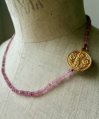 Image 2 of Collier Delphes saphirs roses 