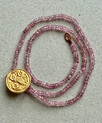 Image 3 of Collier Delphes saphirs roses 