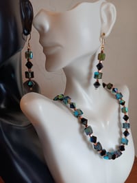 Image 3 of SWAROVSKI BLACK AND BLUE CUBE BEADS AND BICONES DOTTED WITH PURE COPPER BEADS