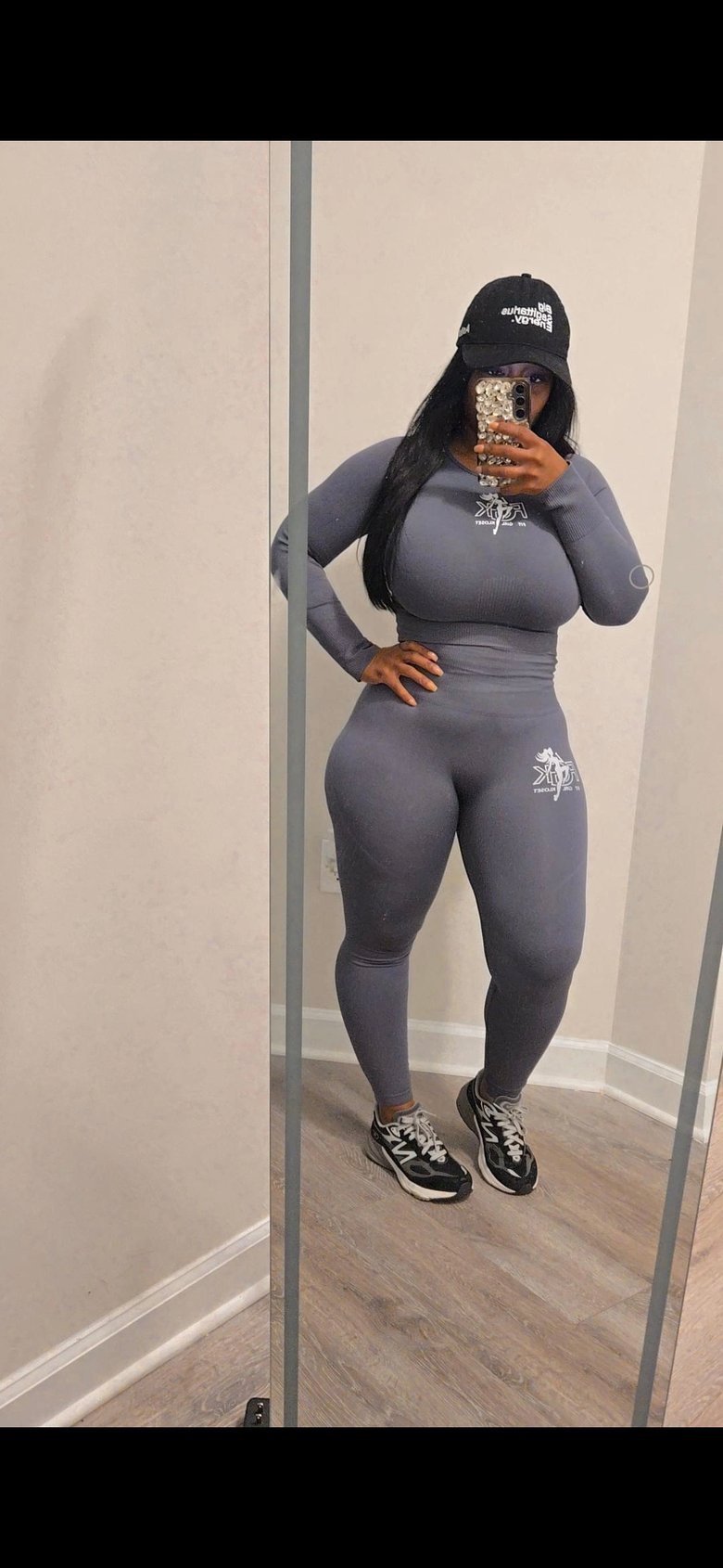 Image of Gray Seamless Logo Active Set