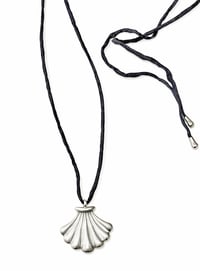 Image 2 of Scallop Shell Pendant Necklace 