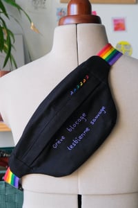 Image 1 of Banane rainbow - Grève blocage lesbienne sauvage