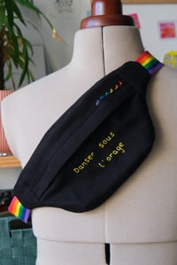 Image 2 of Banane rainbow - Danser sous l'orage