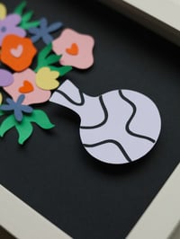 Image 3 of Papercut jarrón nº2