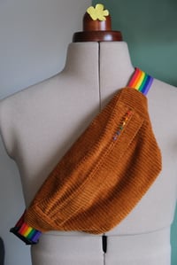 Image 1 of Banane velours côtelé rainbow - Caramel