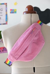 Image 1 of Banane velours côtelé rainbow - Rose