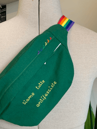 Image 1 of Banane rainbow - Siamo tutte antifasciste