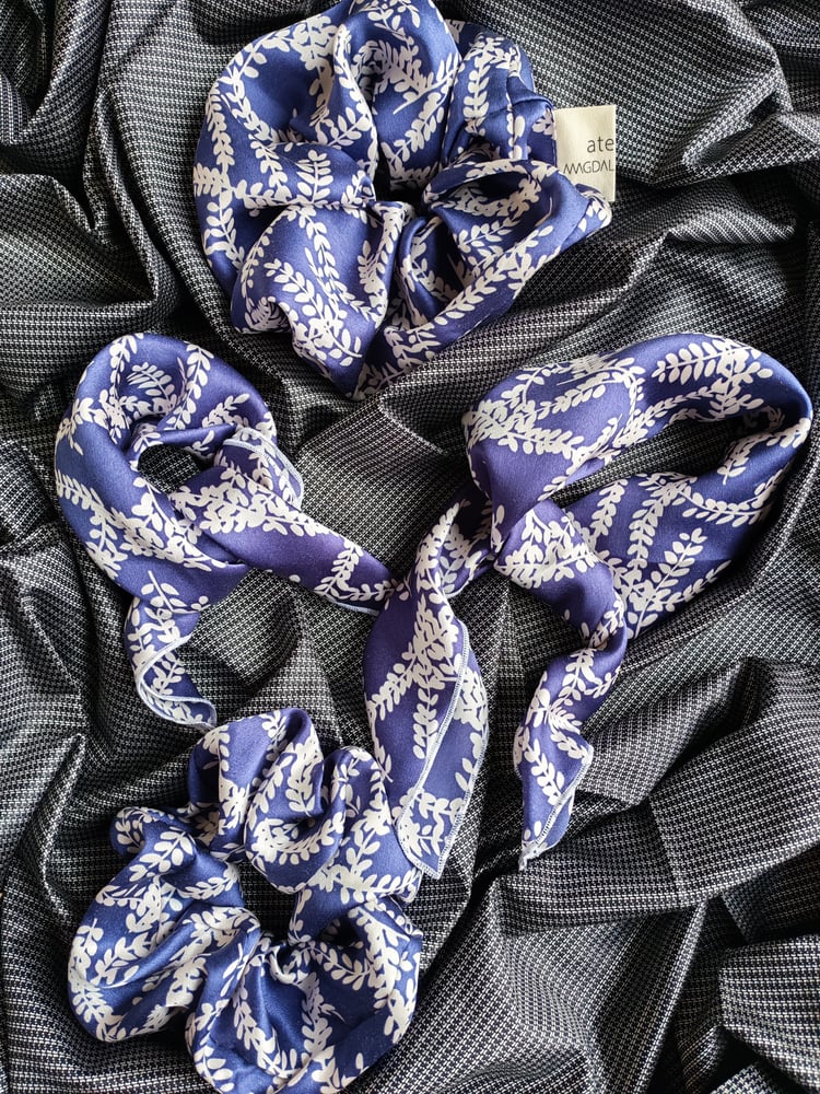 Image of Seiden-Scrunchie