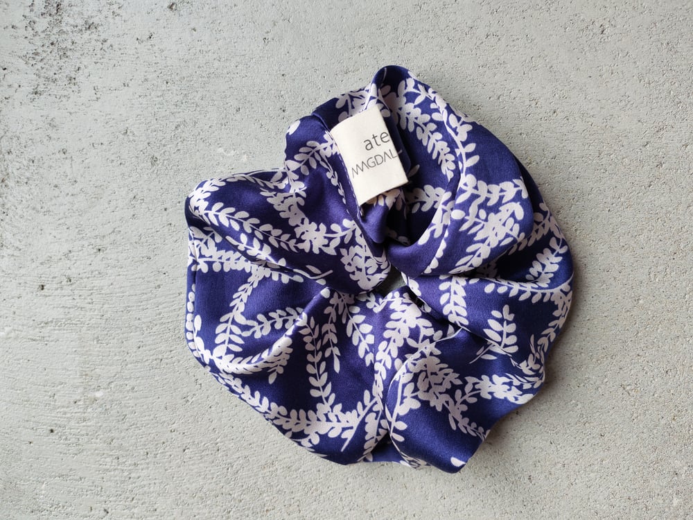 Image of Seiden-Scrunchie