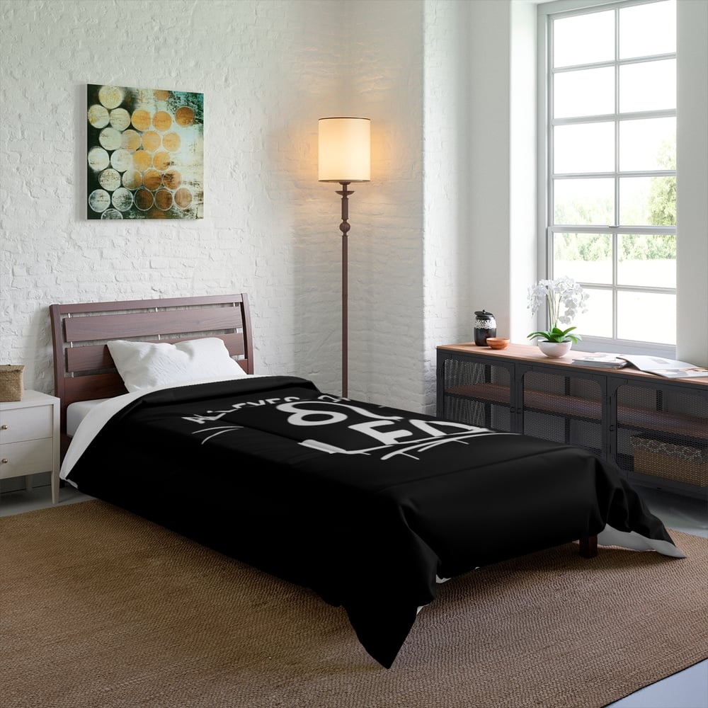 Image of Leo Zodiac Comforter – "All Eyes On Leo" Astrology Bedding