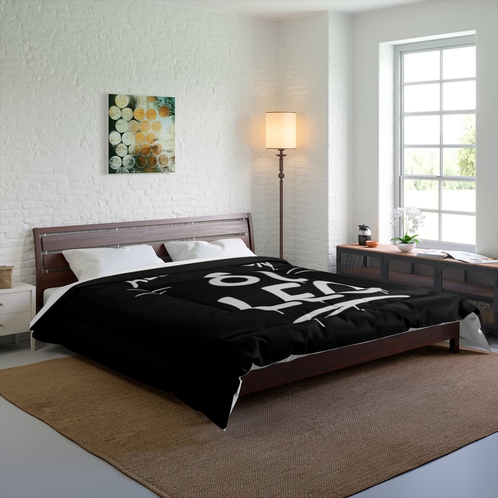 Image of Leo Zodiac Comforter – "All Eyes On Leo" Astrology Bedding
